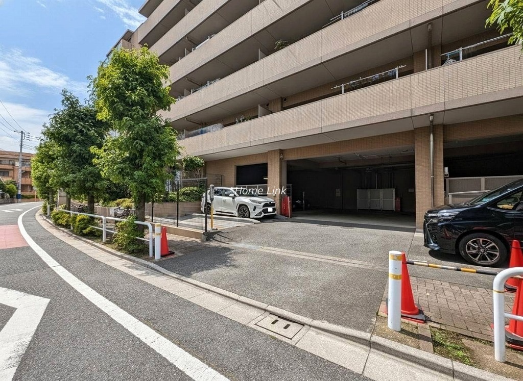 レクセルマンション赤塚公園　駐車場出入口
